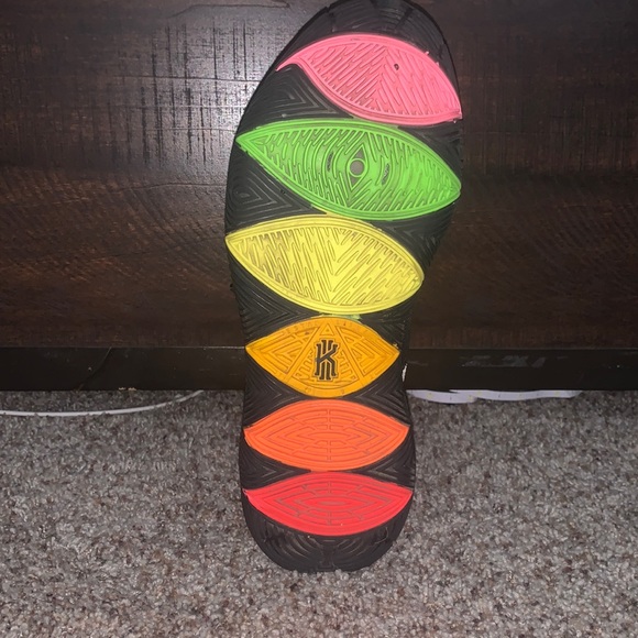 Nike Kyrie 5 Black Rainbow Soles - Picture 3 of 7